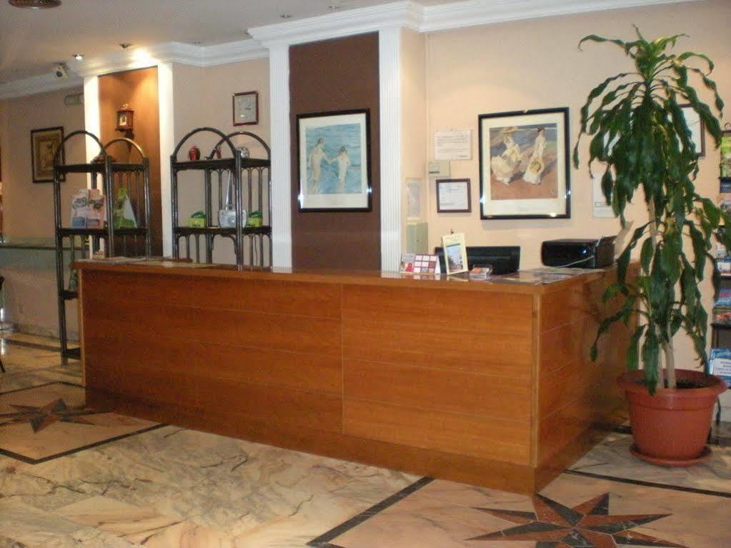 Hotel New Sanz Torremolinos Bagian luar foto
